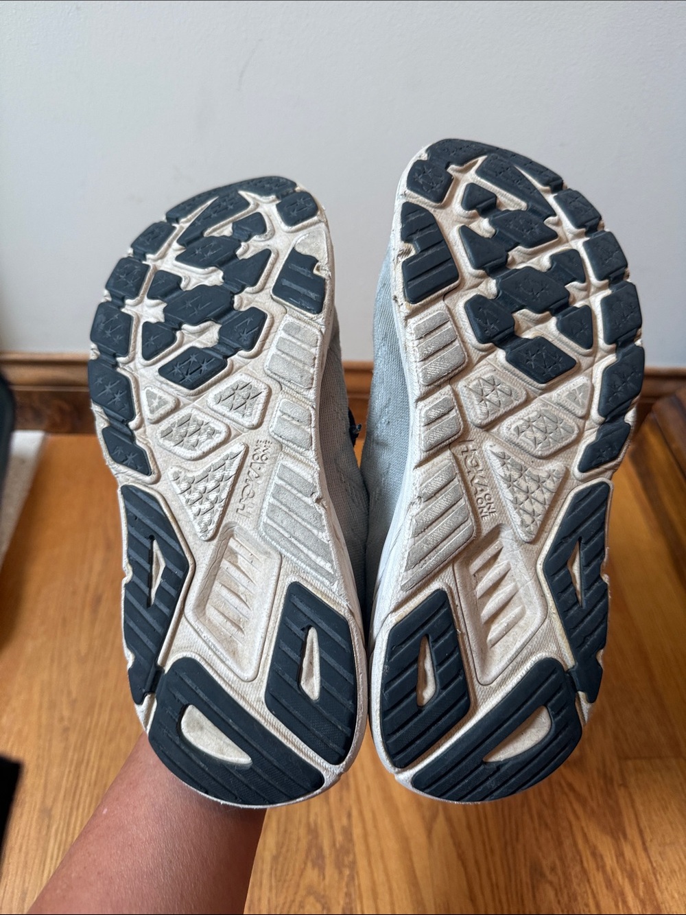 Hoka Arahi 6 Running Shoes Light Grey Orange Men's Size 9.5D - Picture 10 of 11